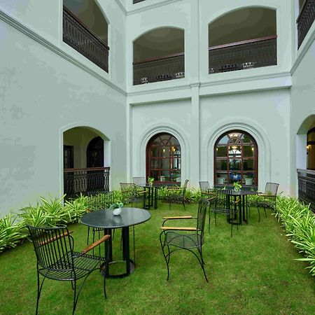 The Old Court House By Abad Hotel Fort Kochi Bagian luar foto