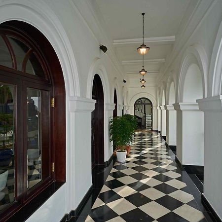 The Old Court House By Abad Hotel Fort Kochi Bagian luar foto