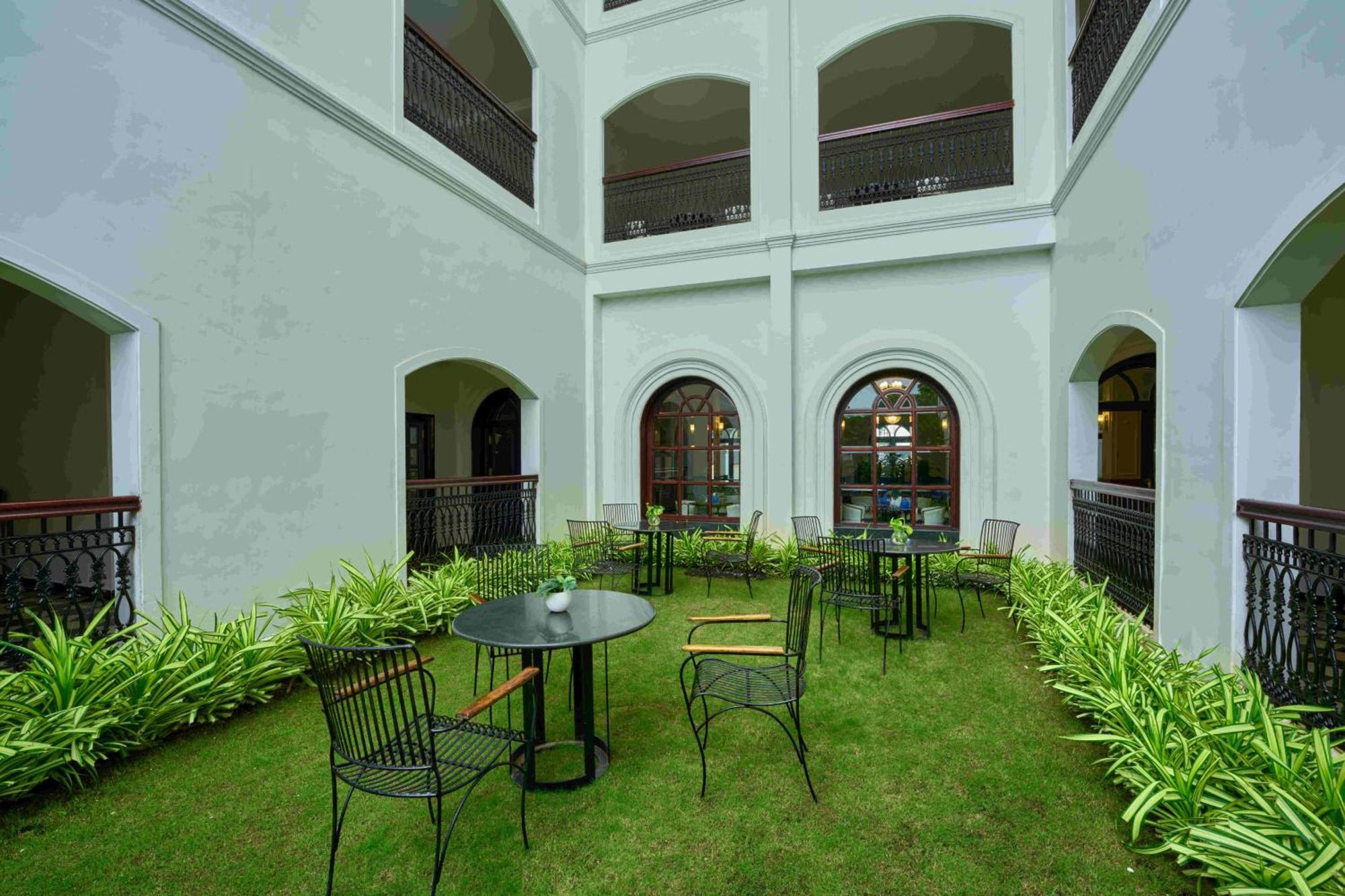 The Old Court House By Abad Hotel Fort Kochi Bagian luar foto