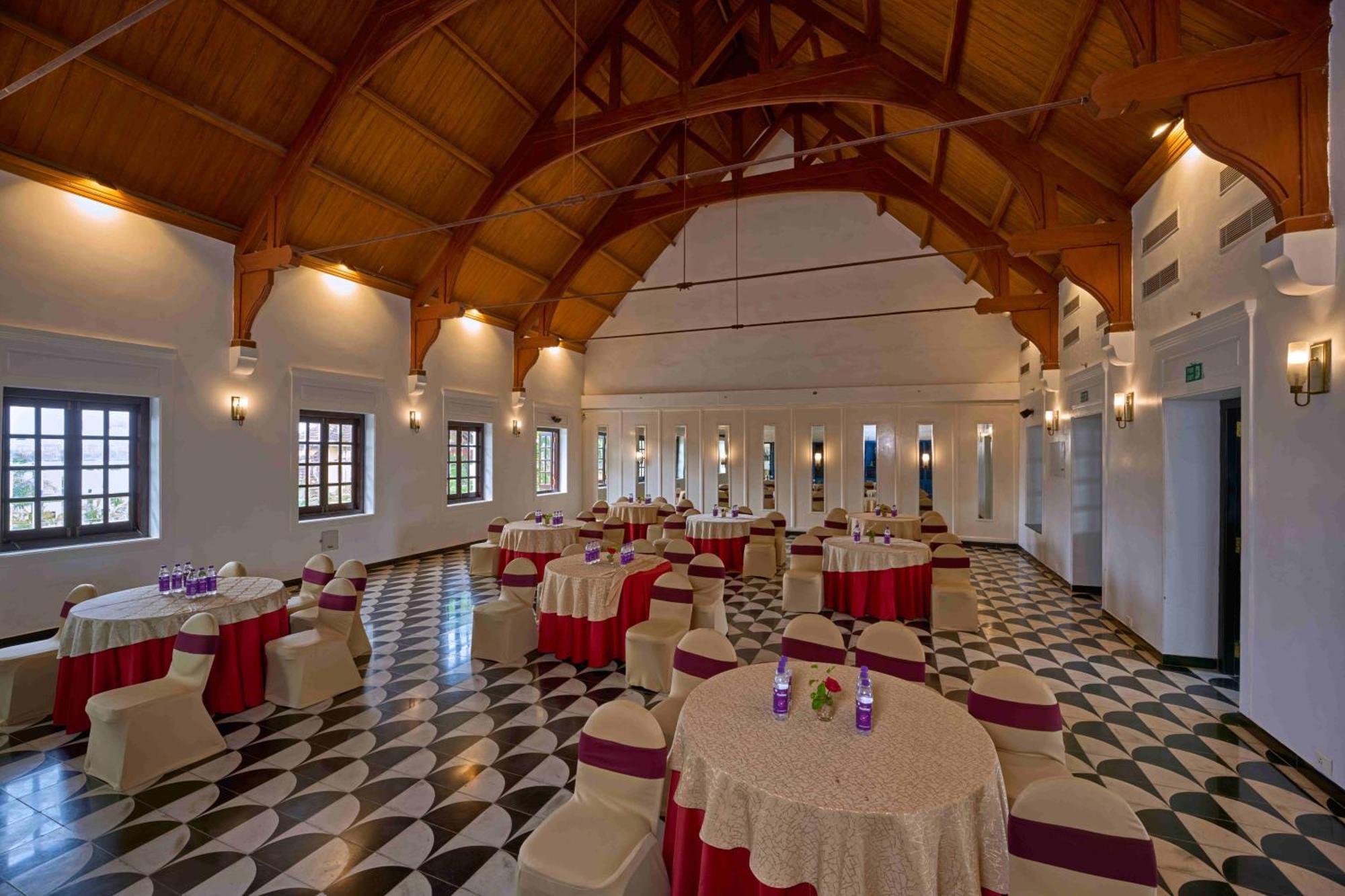 The Old Court House By Abad Hotel Fort Kochi Bagian luar foto