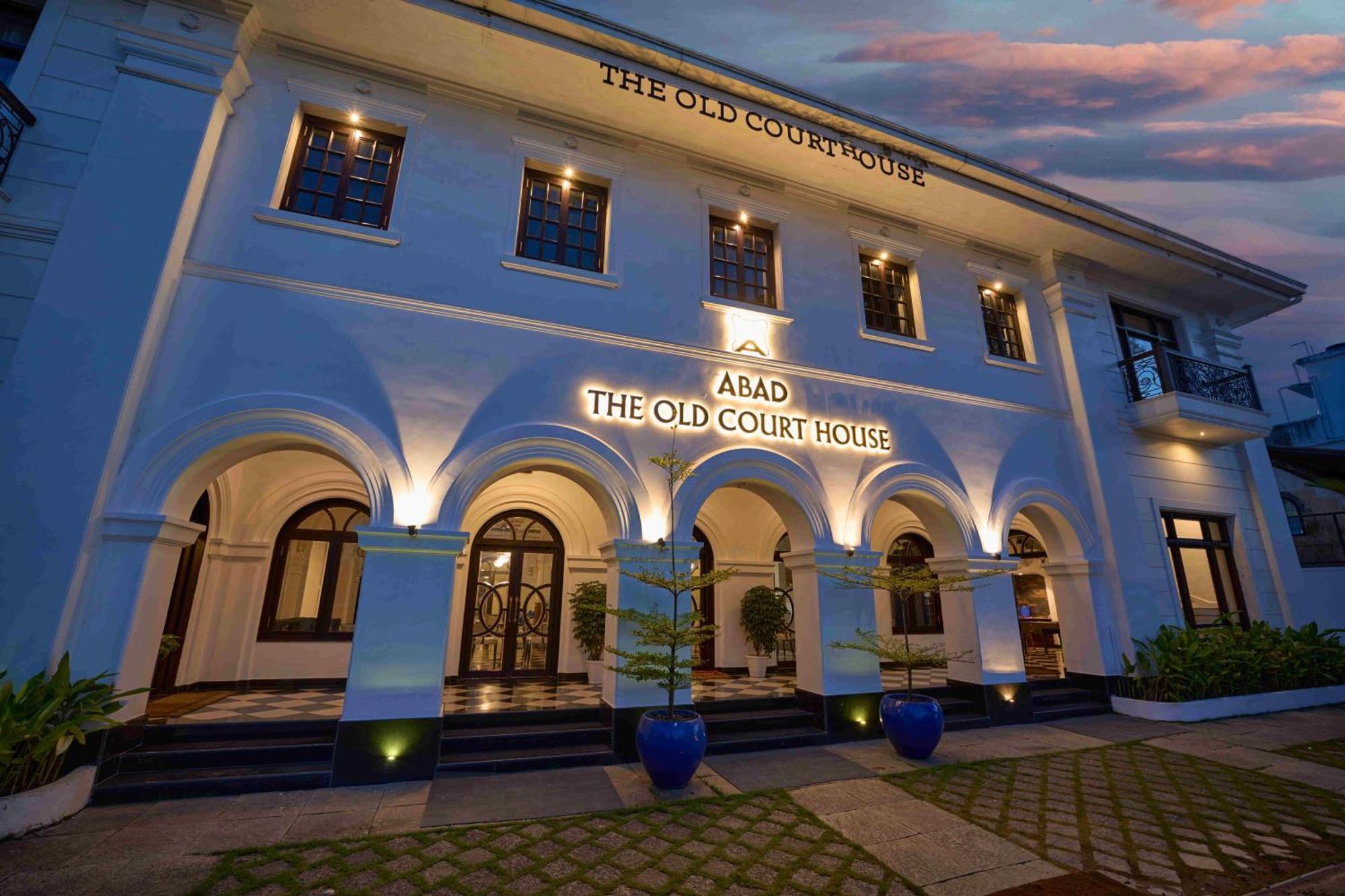 The Old Court House By Abad Hotel Fort Kochi Bagian luar foto