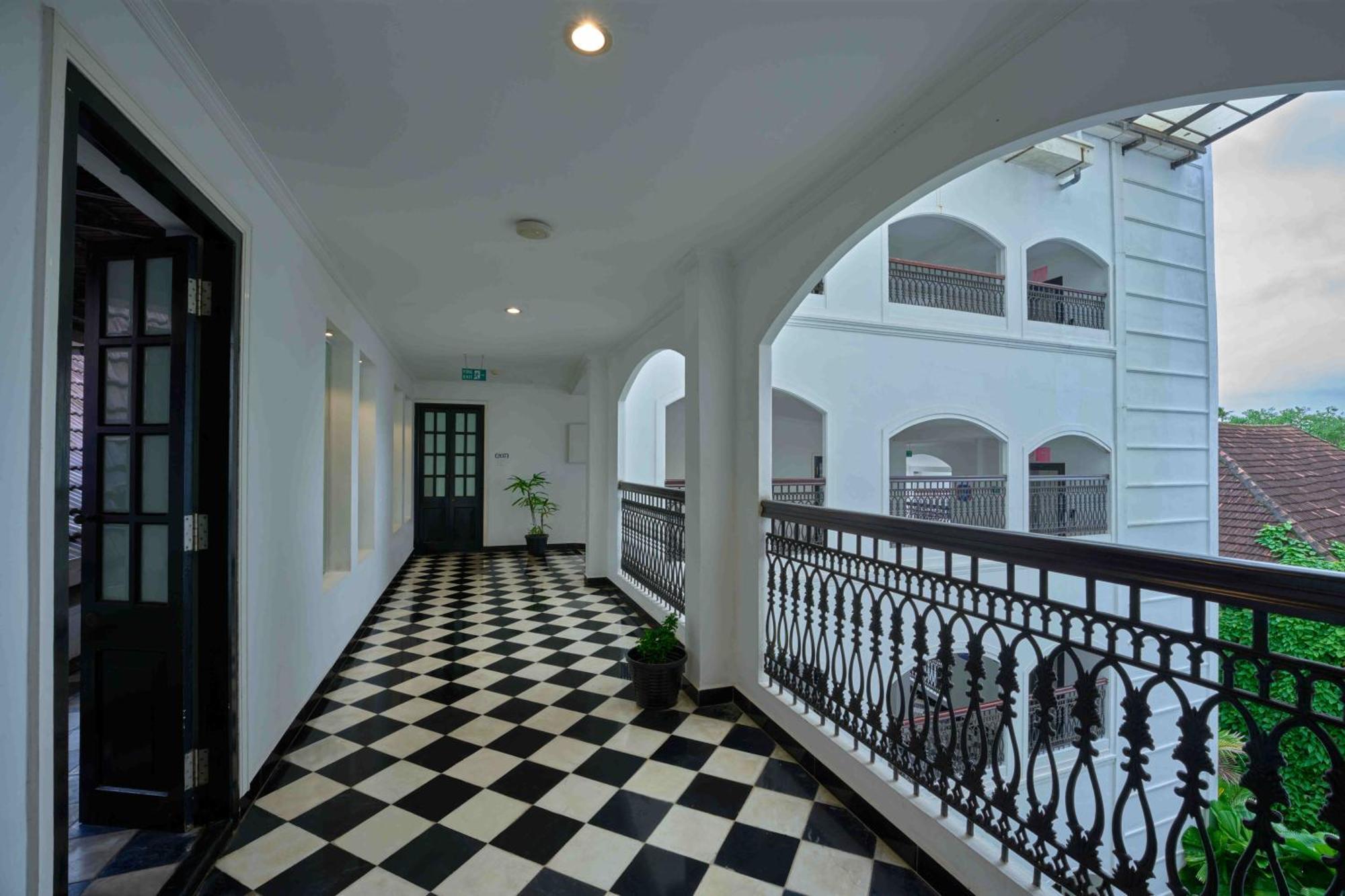 The Old Court House By Abad Hotel Fort Kochi Bagian luar foto