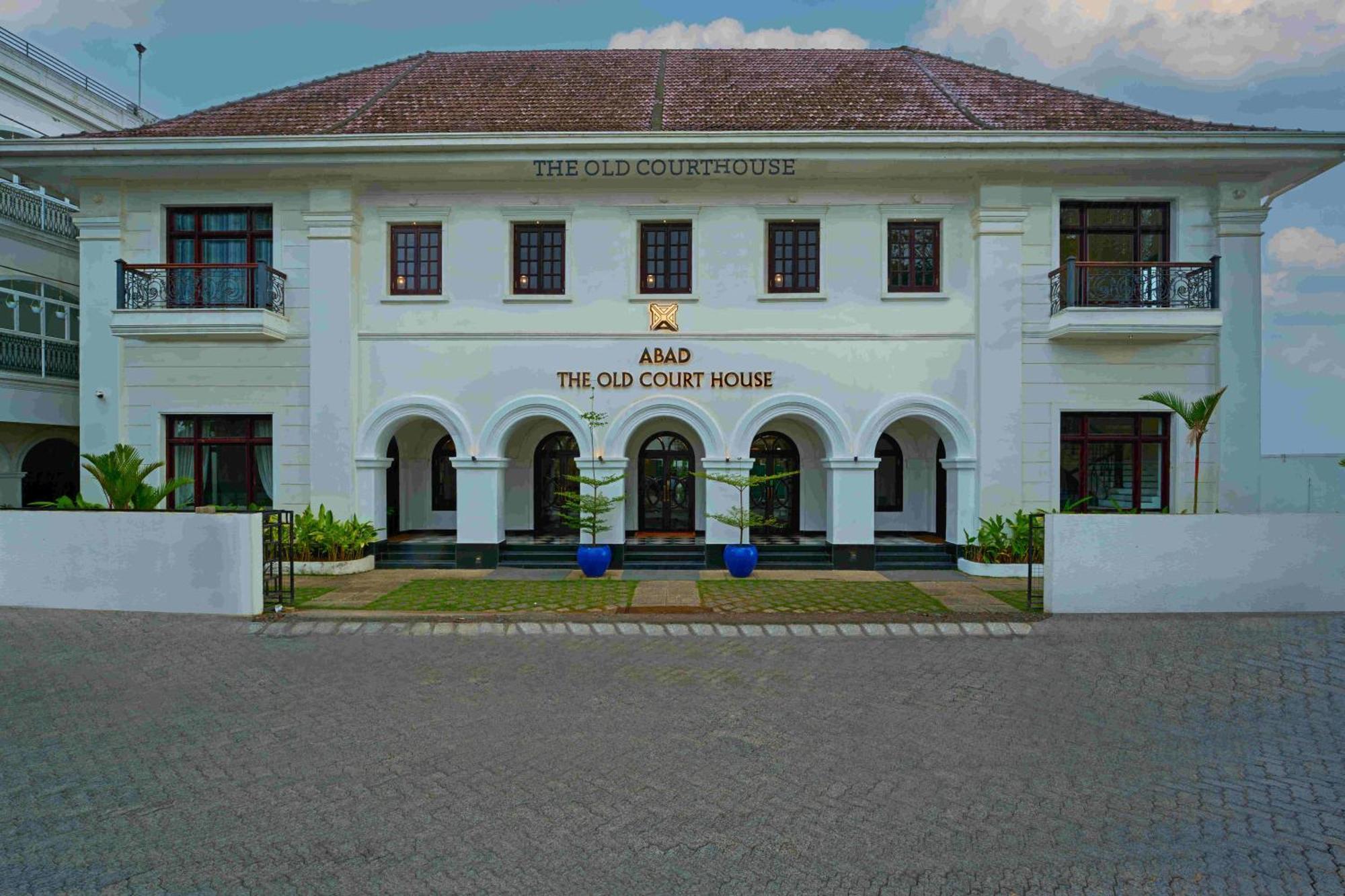 The Old Court House By Abad Hotel Fort Kochi Bagian luar foto